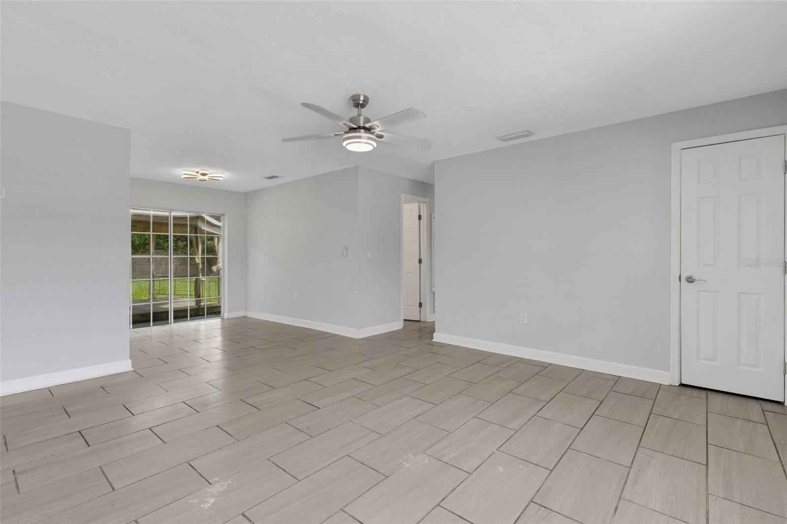 2522 STRATFORD DR — photo 7