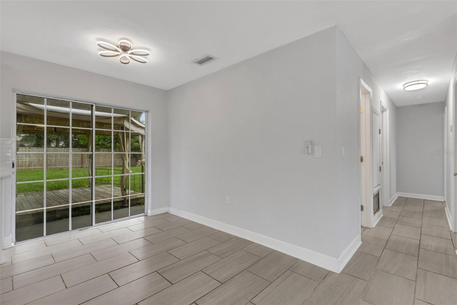 2522 STRATFORD DR — photo 10