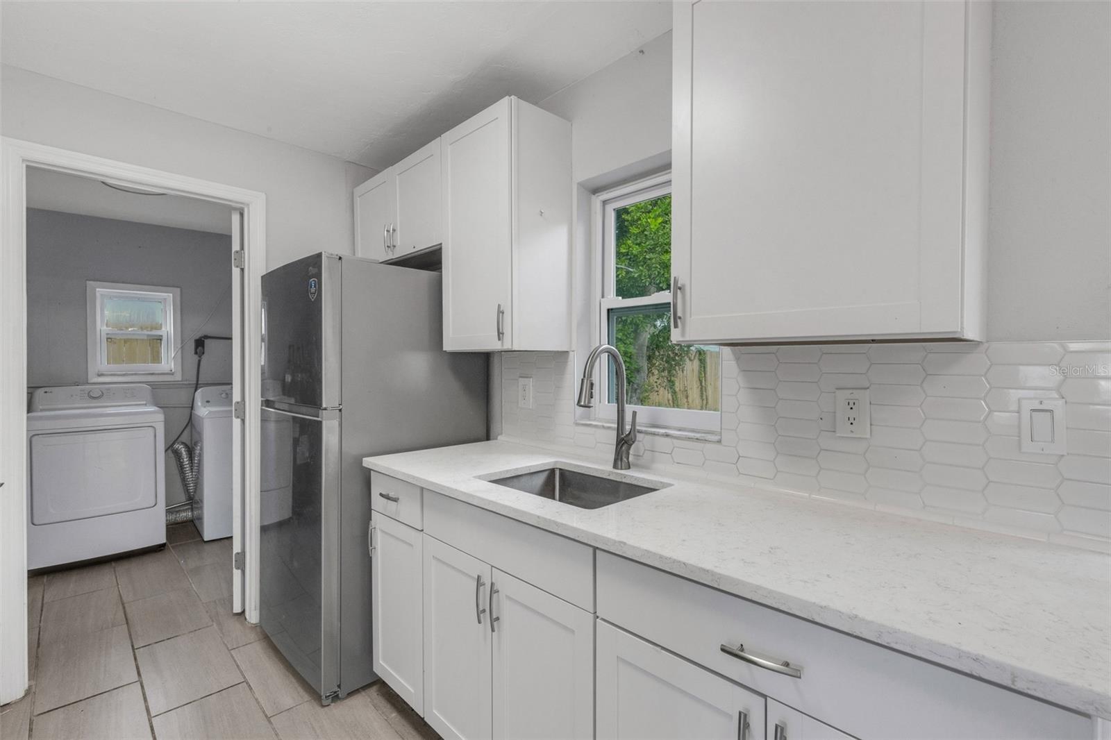 2522 STRATFORD DR — photo 14