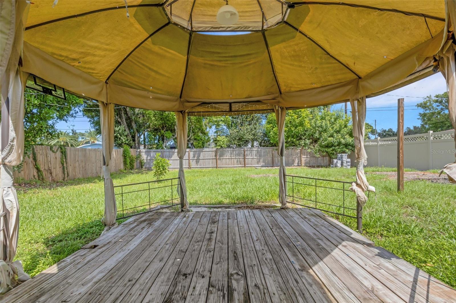 2522 STRATFORD DR — photo 40