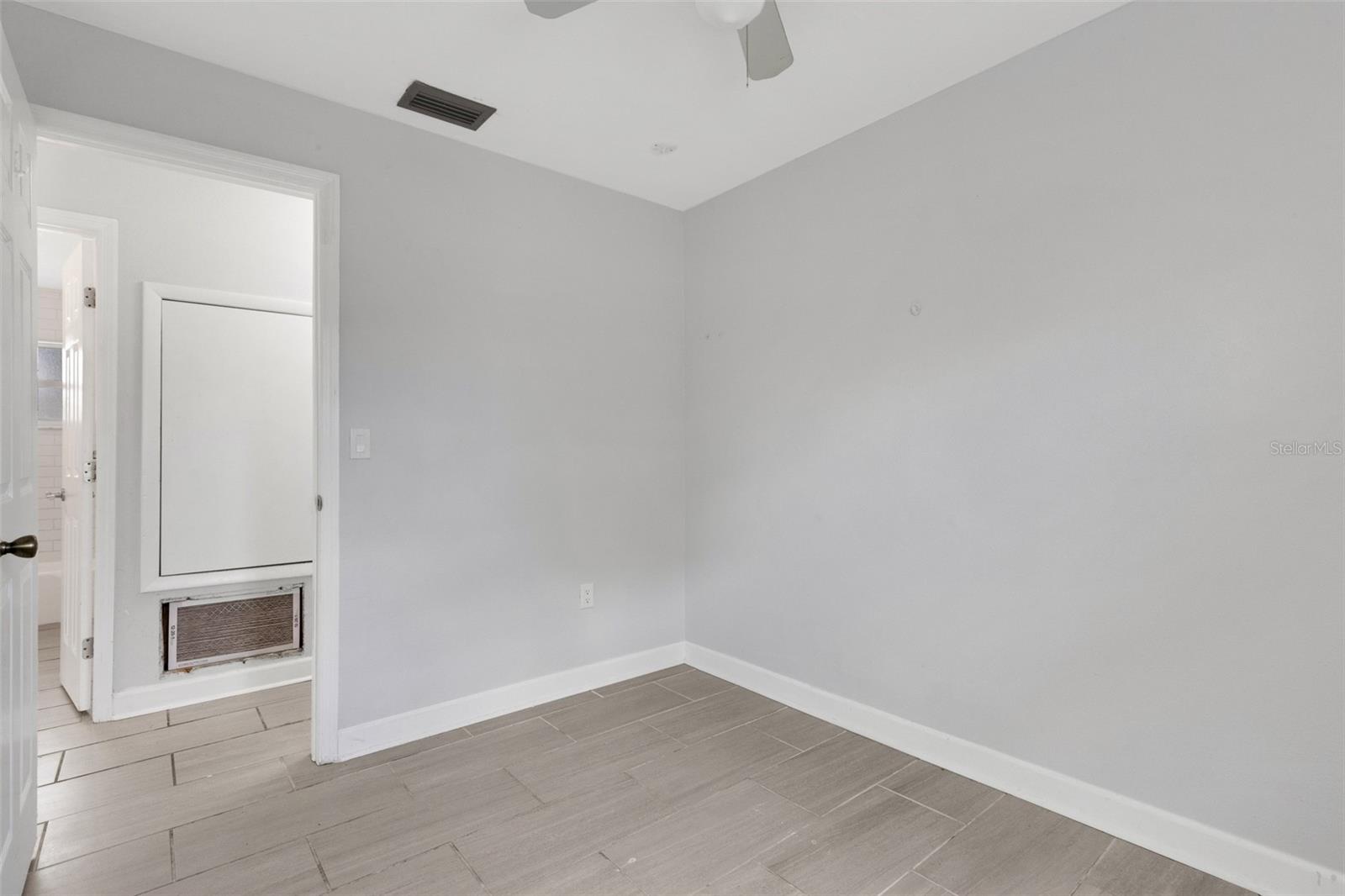 2522 STRATFORD DR — photo 34