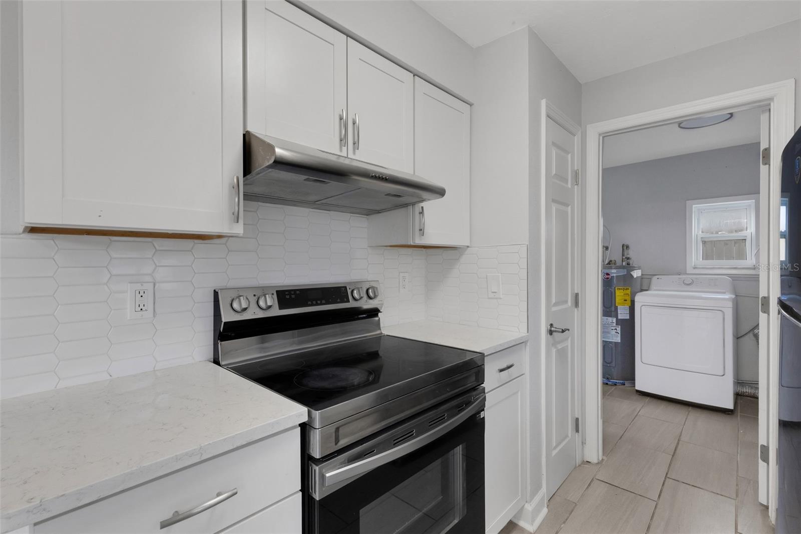 2522 STRATFORD DR — photo 15