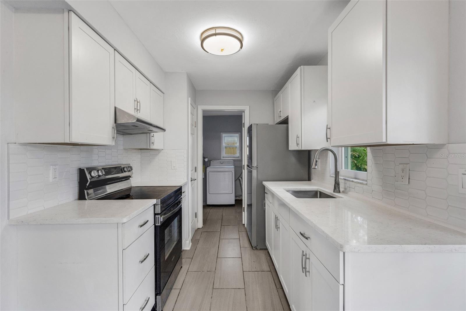 2522 STRATFORD DR — photo 13