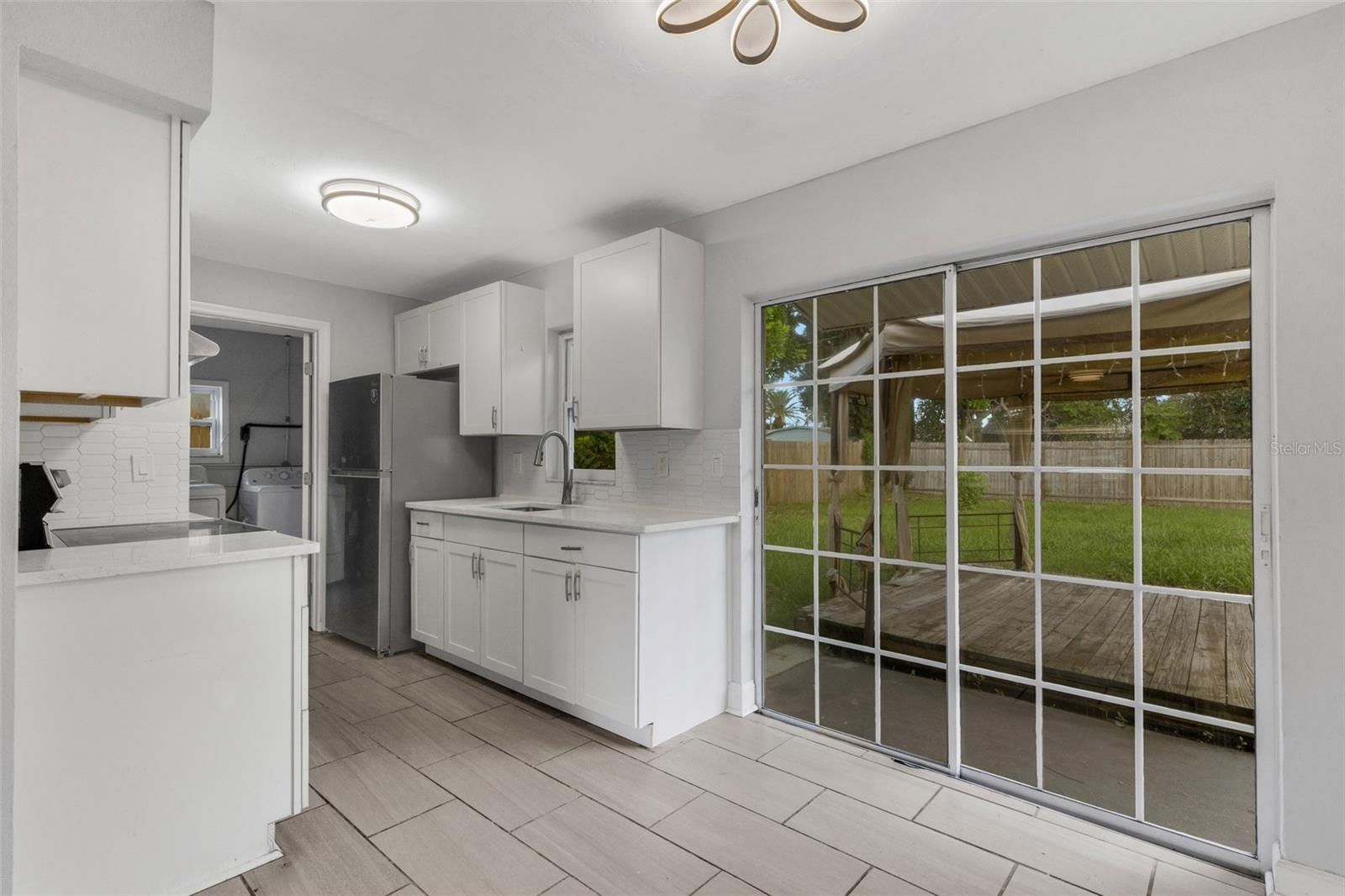 2522 STRATFORD DR — photo 11