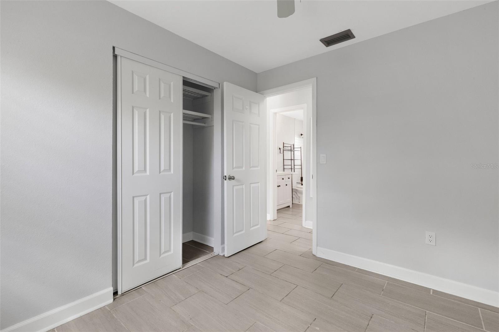 2522 STRATFORD DR — photo 31
