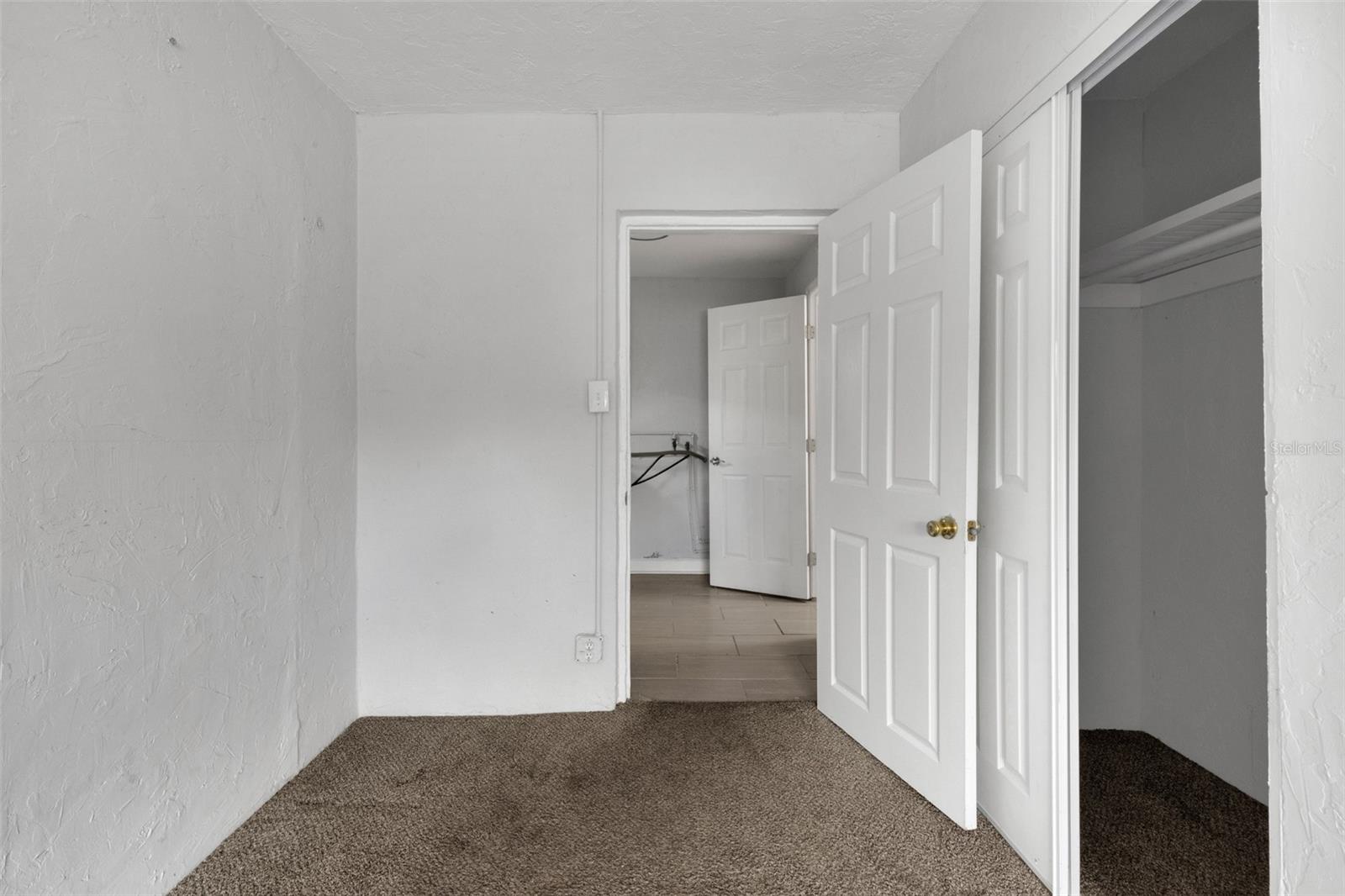 2522 STRATFORD DR — photo 29