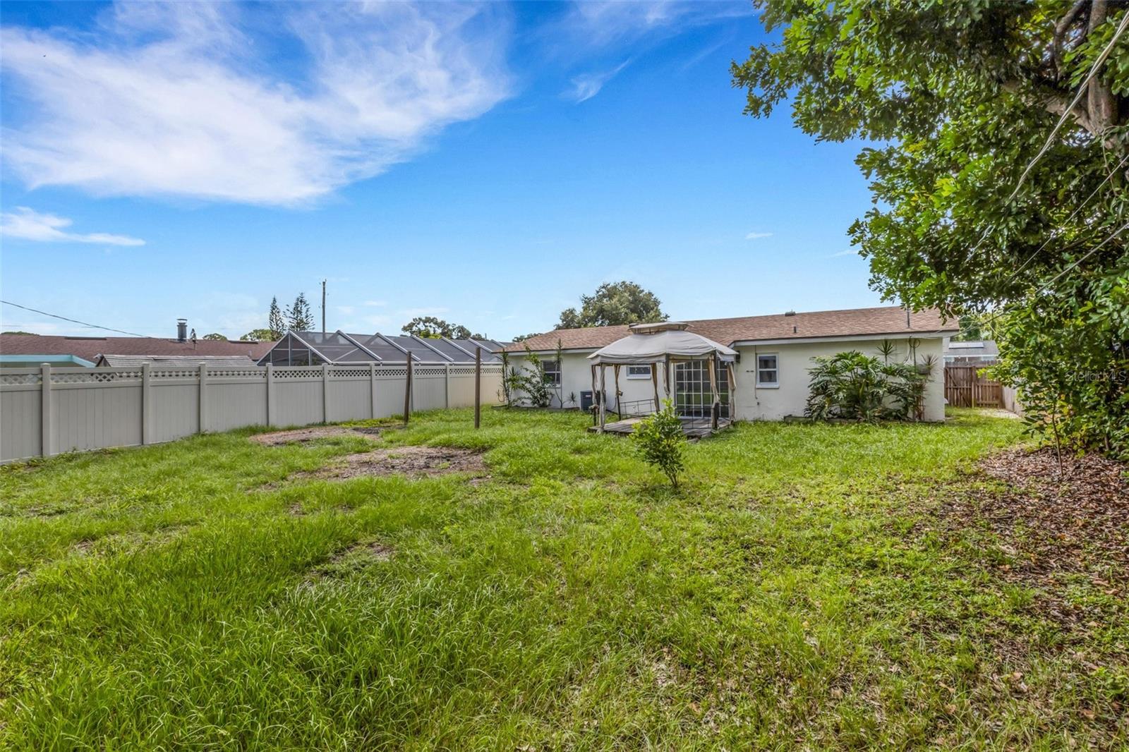 2522 STRATFORD DR — photo 39