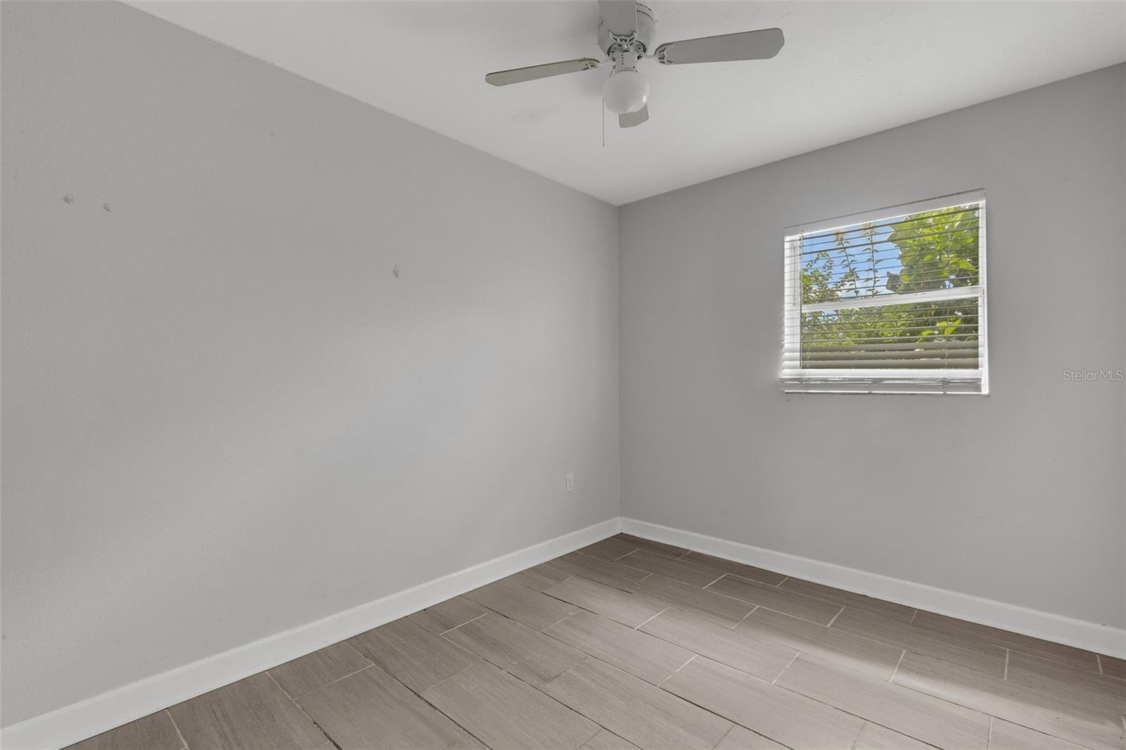 2522 STRATFORD DR — photo 28