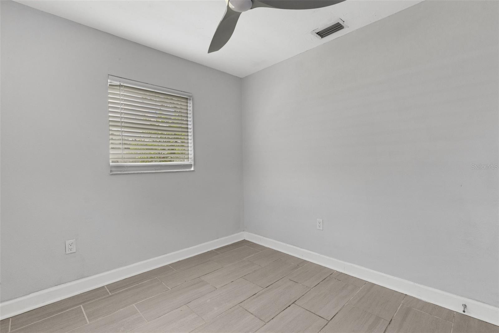 2522 STRATFORD DR — photo 37