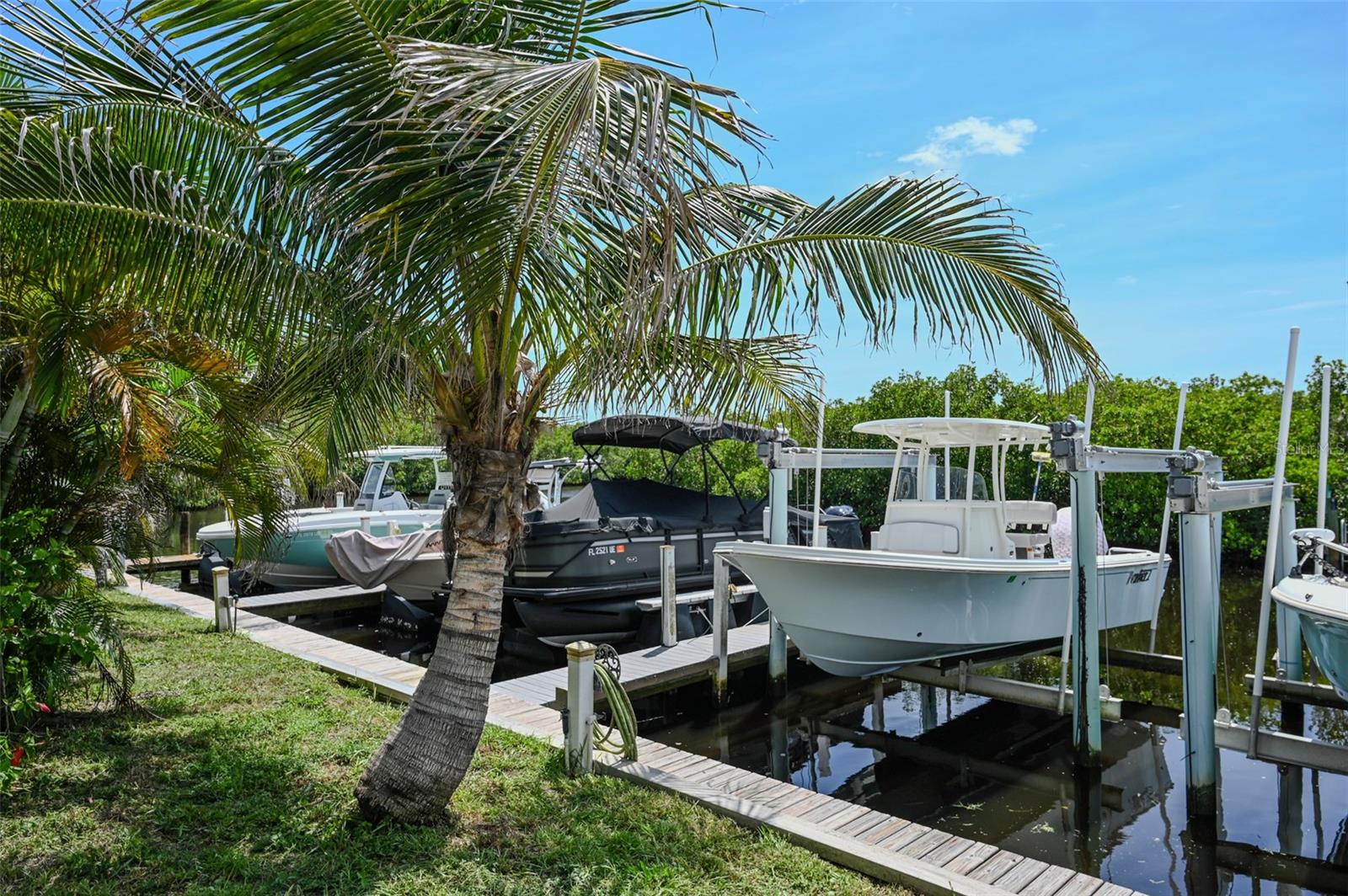 6817 BAYSHORE RD — photo 2