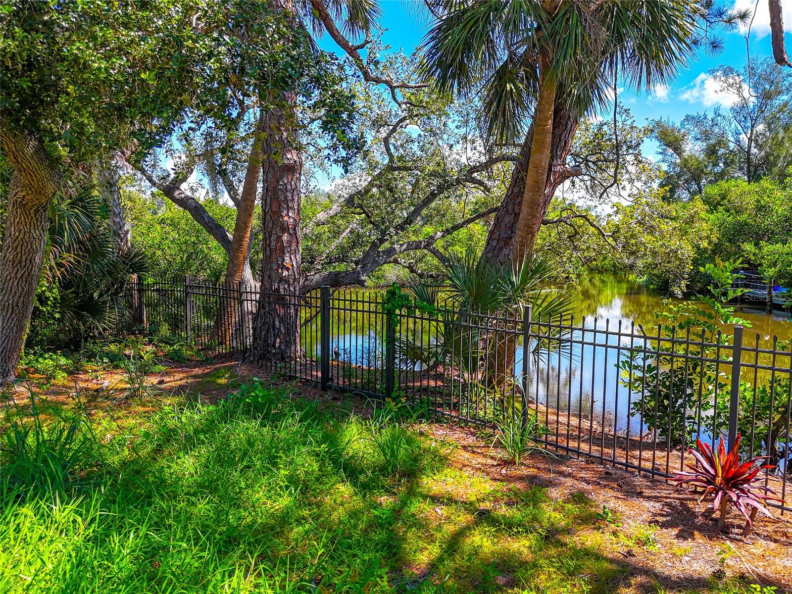 7233 PINE NEEDLE RD — photo 13
