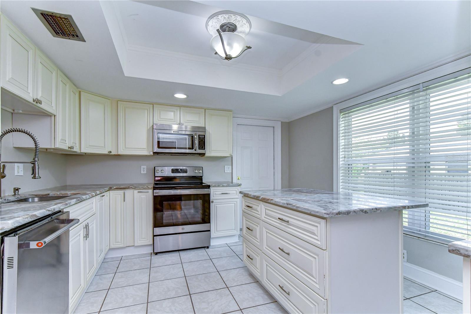 4723 SOUTHBREEZE DR — photo 13