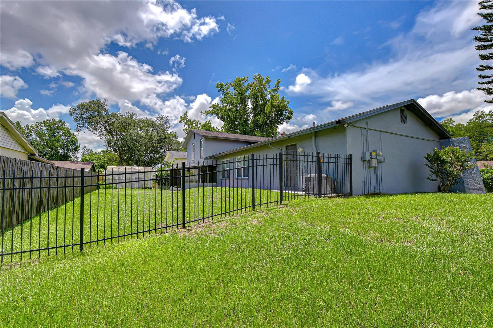 4723 SOUTHBREEZE DR — photo 33