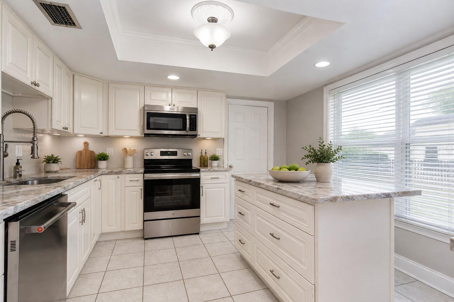 4723 SOUTHBREEZE DR — photo 12