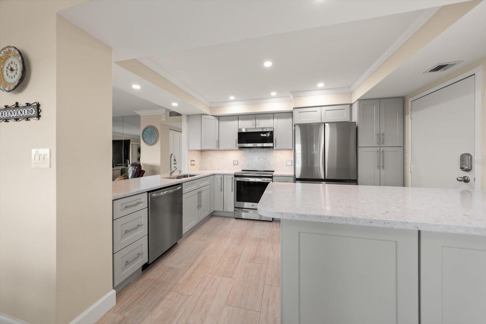 1621 GULF BLVD #607 — photo 4