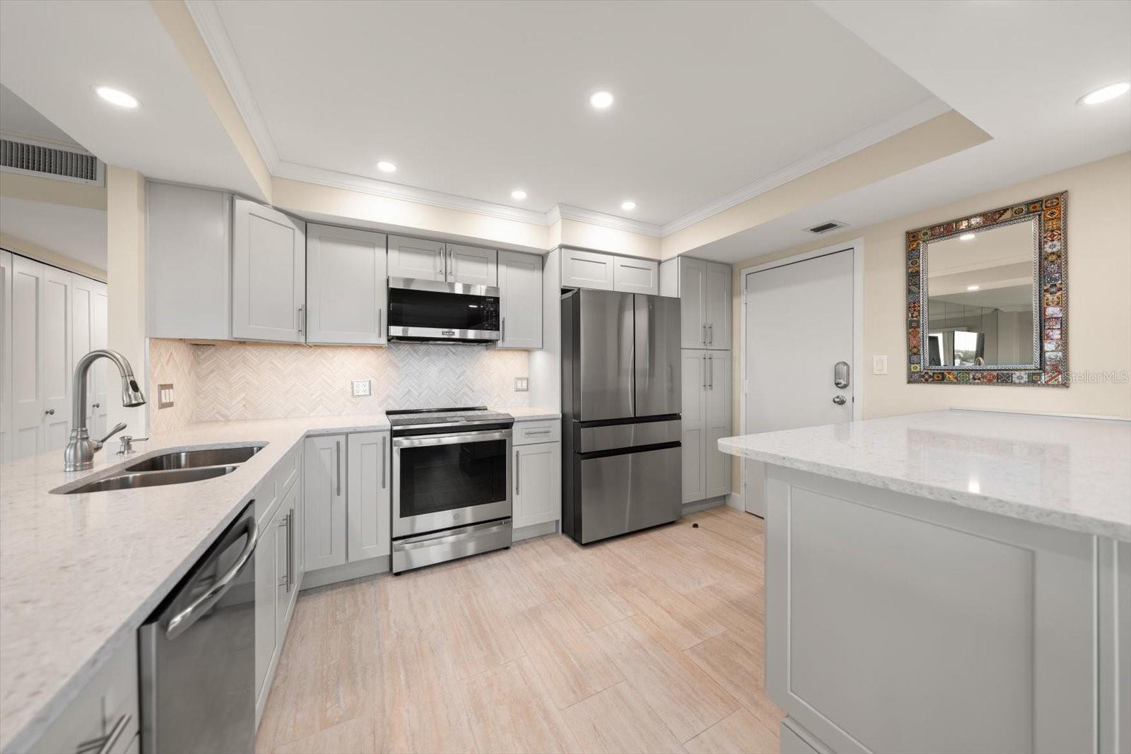 1621 GULF BLVD #607 — photo 3