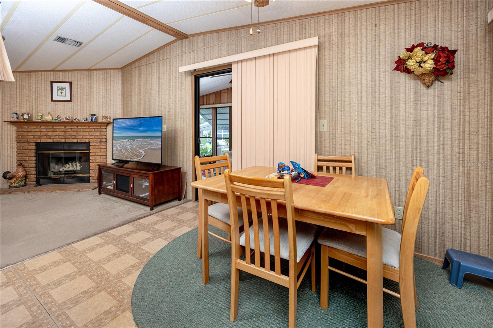 6821 AMERICANA DR NE #106 — photo 8