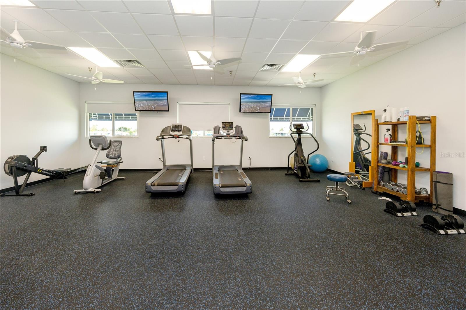 6821 AMERICANA DR NE #106 — photo 44