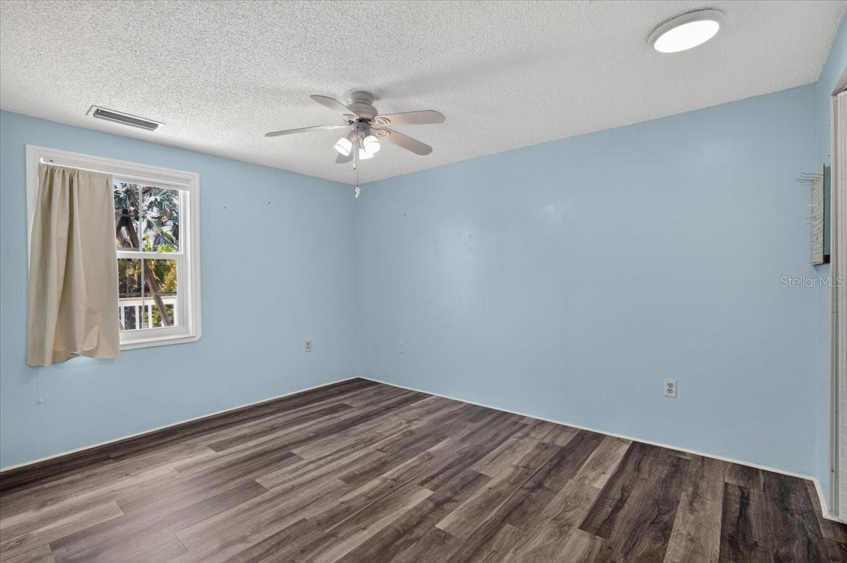 524 SPRING AVE — photo 12