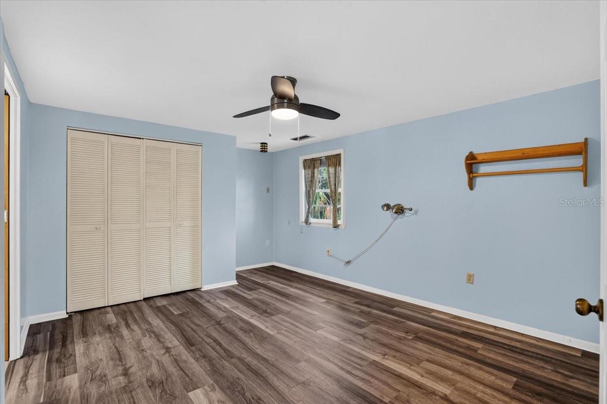 524 SPRING AVE — photo 9