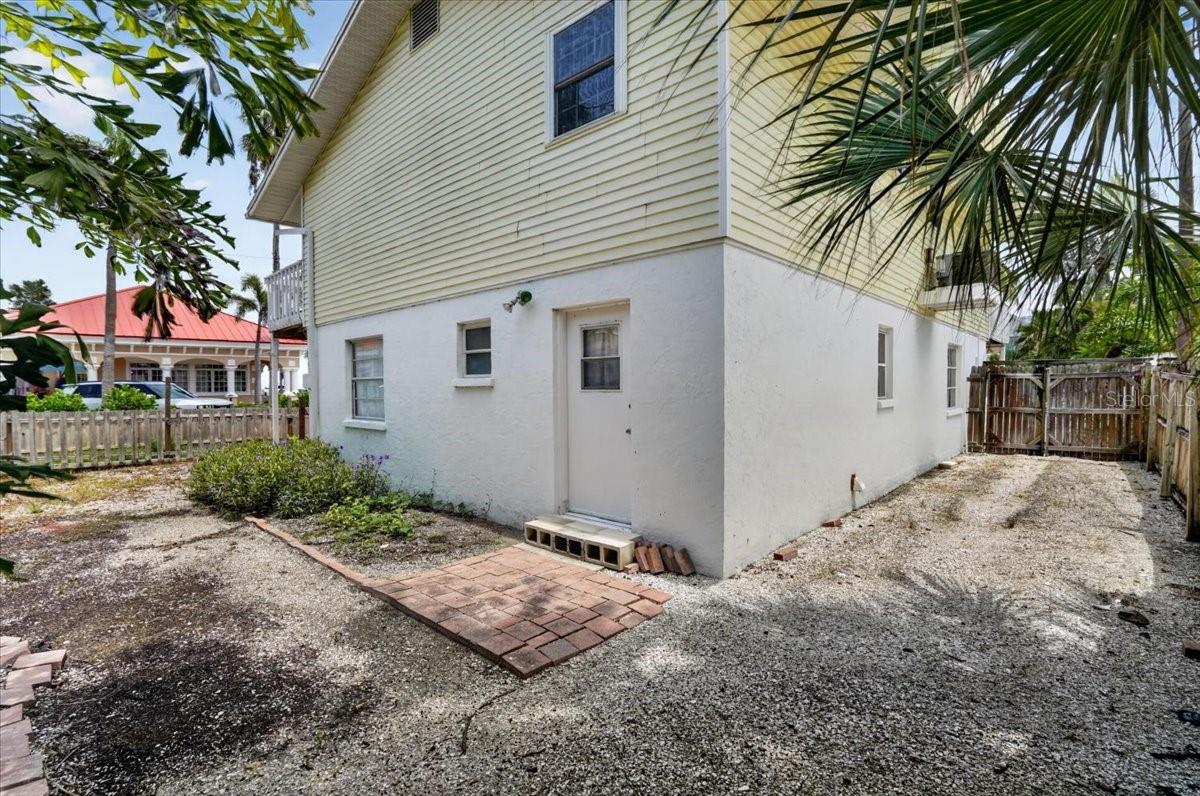 524 SPRING AVE — photo 21