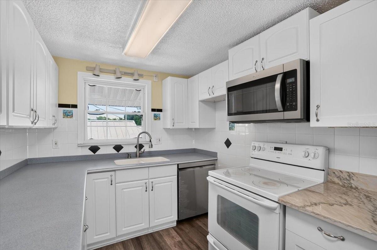524 SPRING AVE — photo 19