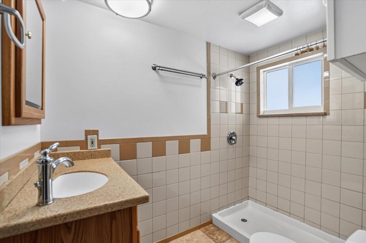 524 SPRING AVE — photo 11