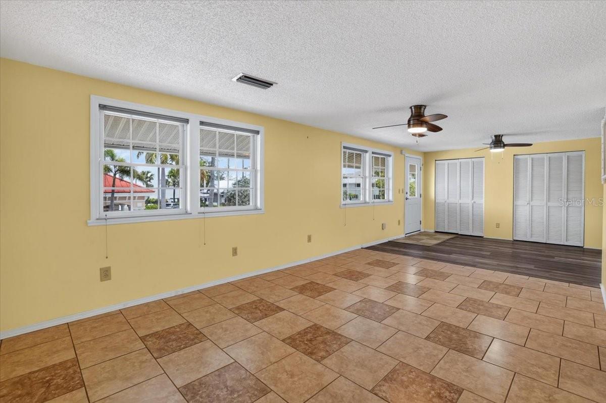 524 SPRING AVE — photo 8