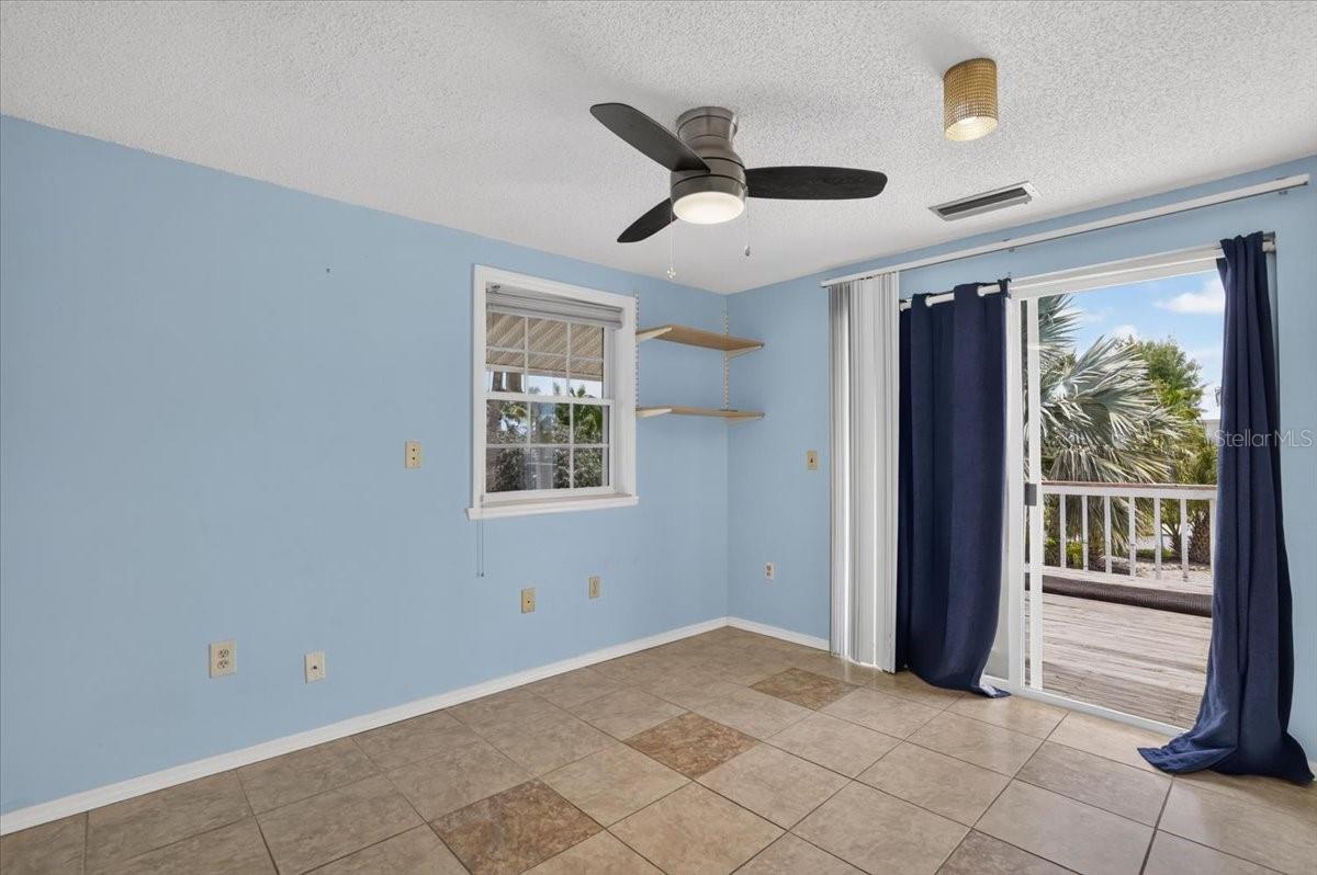 524 SPRING AVE — photo 16
