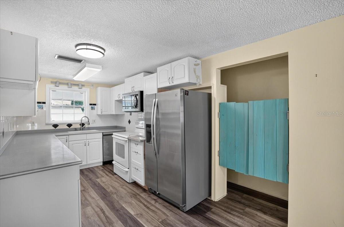 524 SPRING AVE — photo 18