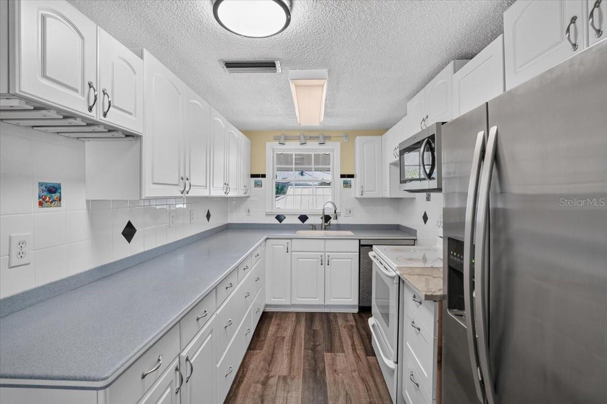 524 SPRING AVE — photo 17