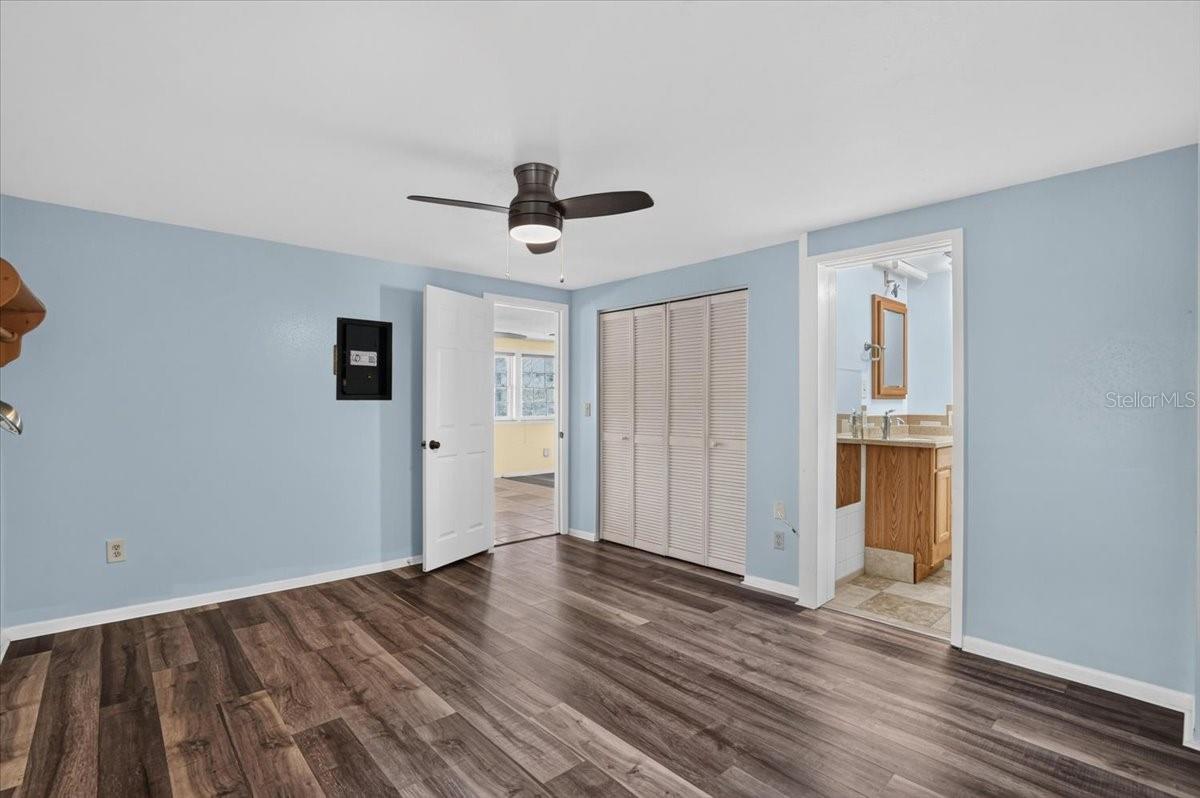 524 SPRING AVE — photo 10