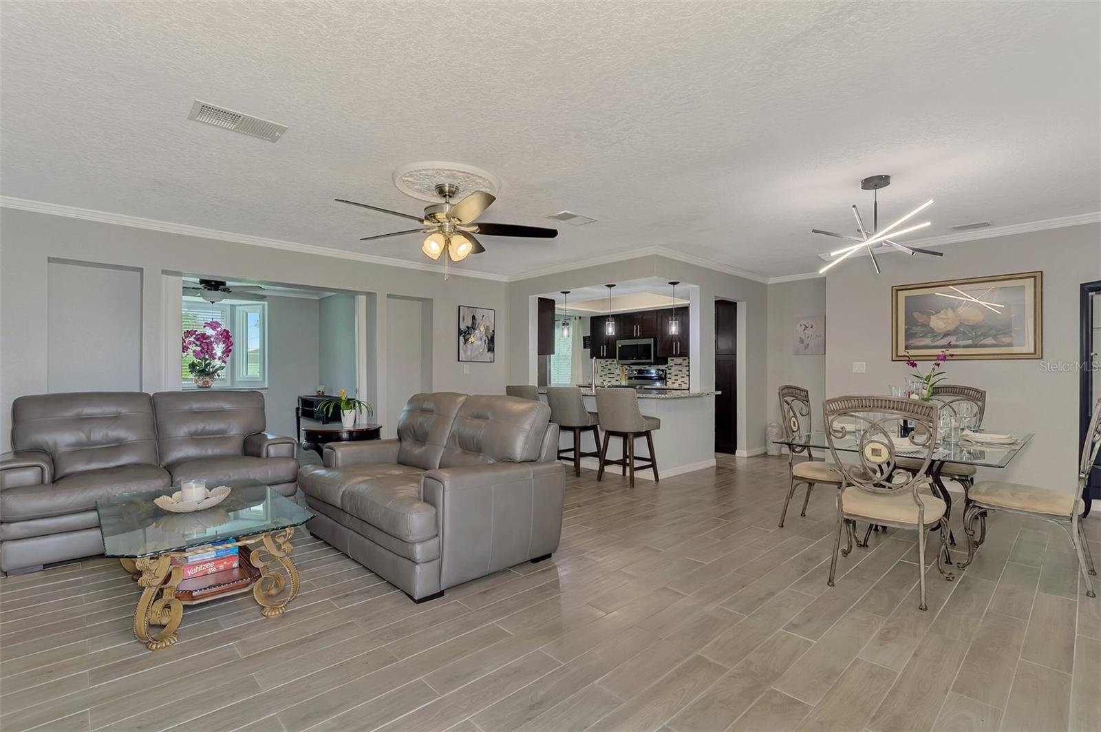 4240 SHAMROCK DR — photo 8