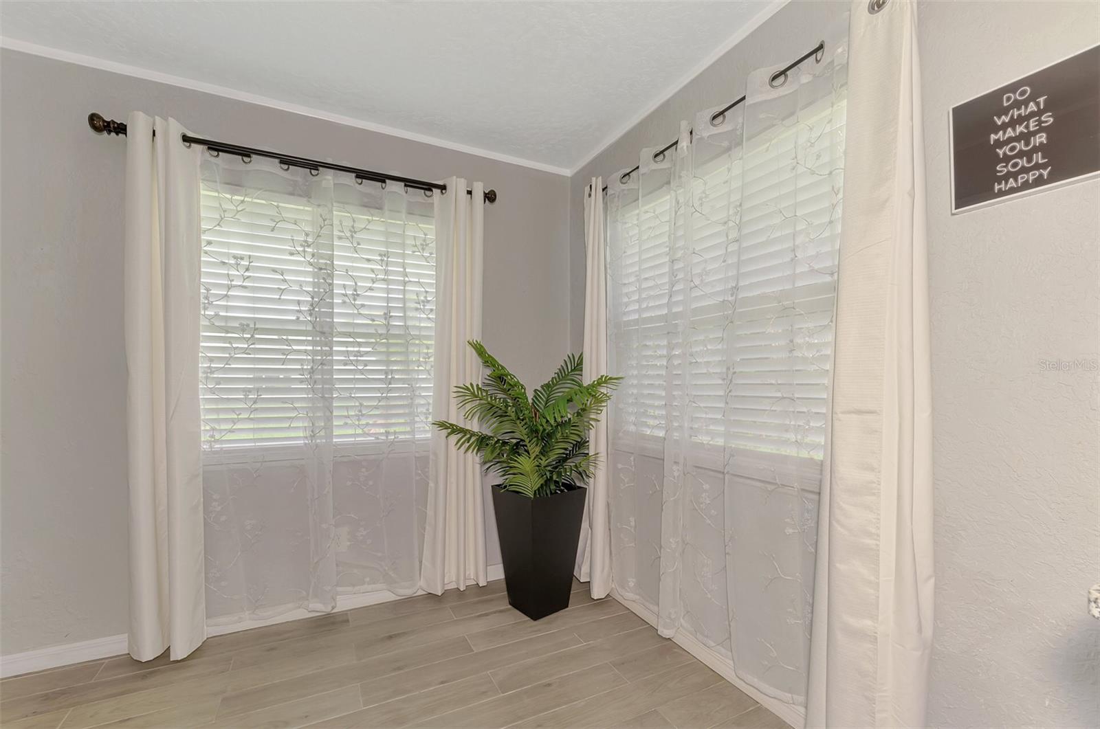 4240 SHAMROCK DR — photo 22