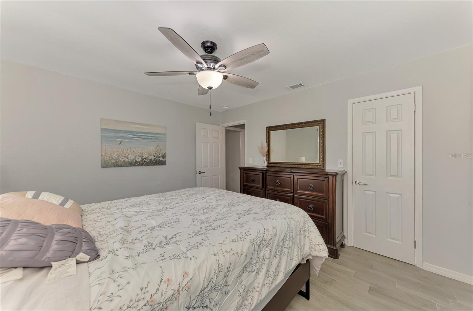 4240 SHAMROCK DR — photo 37