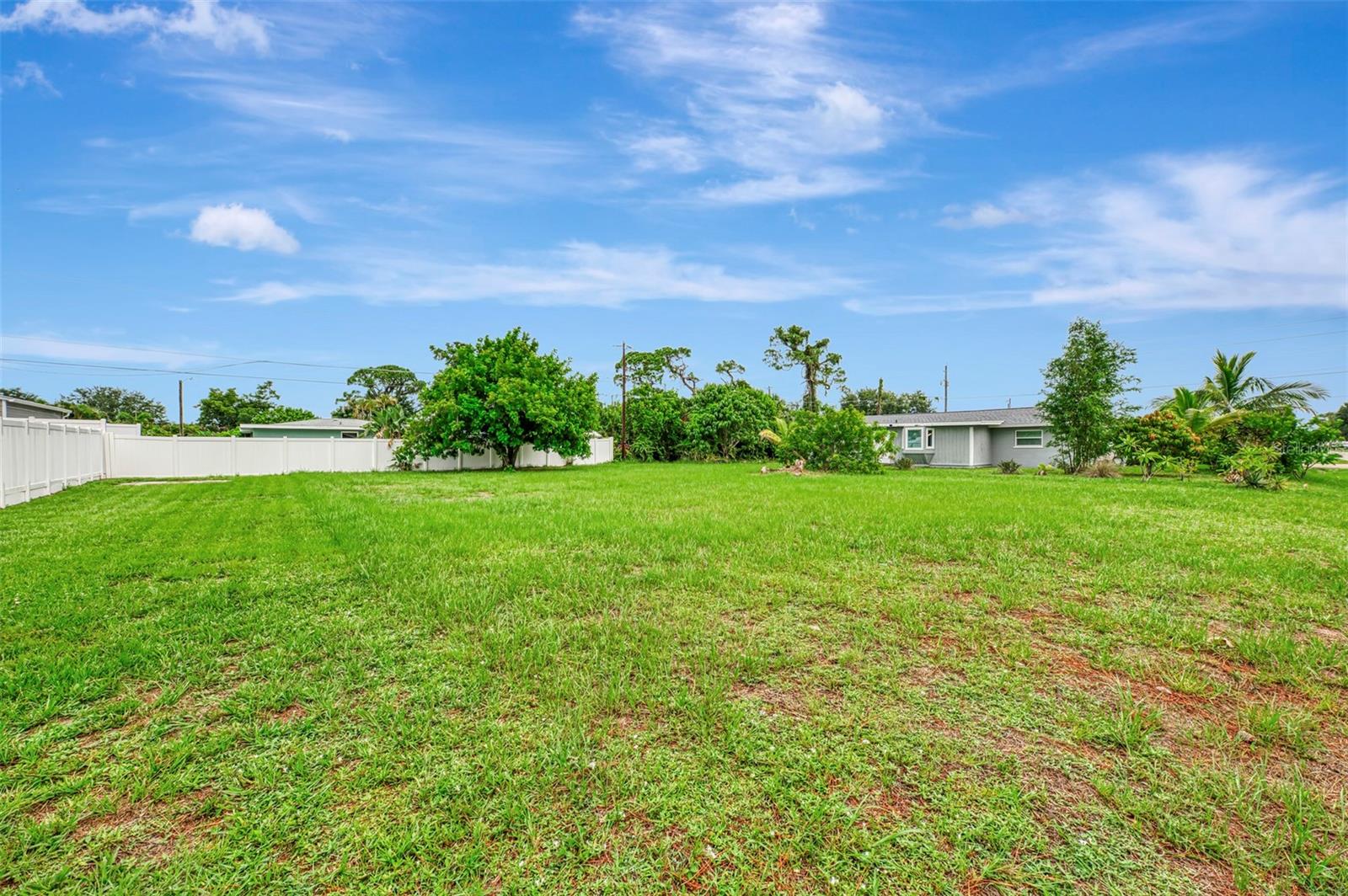 4240 SHAMROCK DR — photo 42