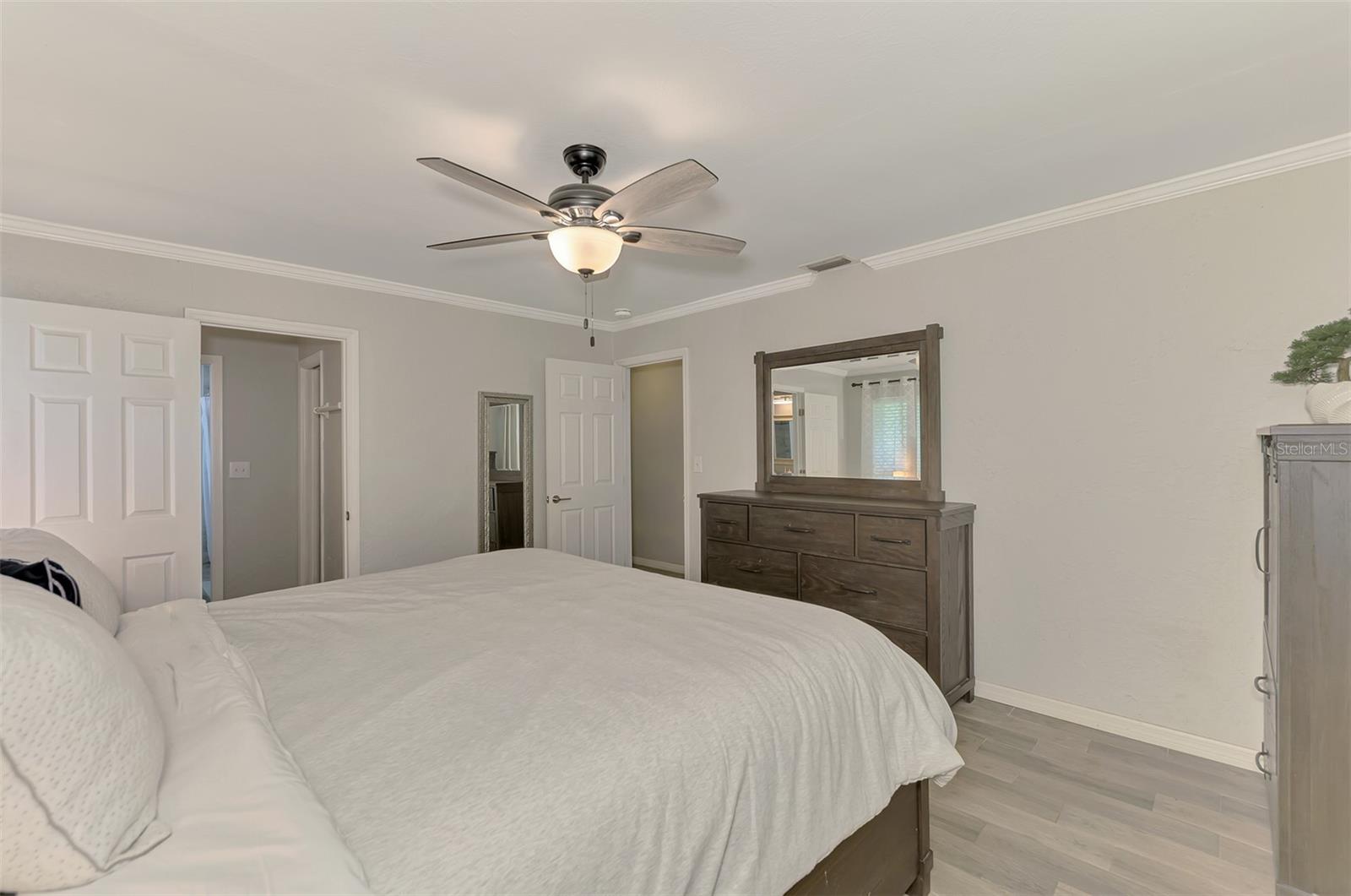 4240 SHAMROCK DR — photo 32