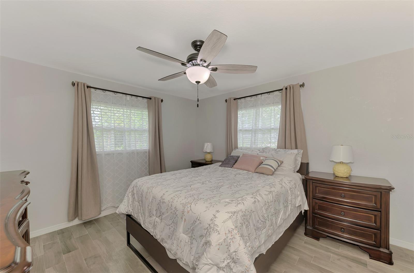 4240 SHAMROCK DR — photo 36