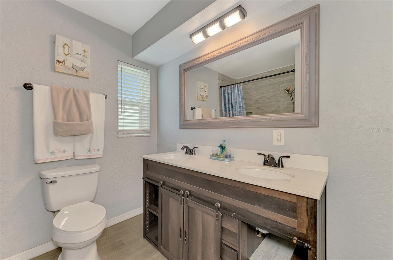 4240 SHAMROCK DR — photo 38