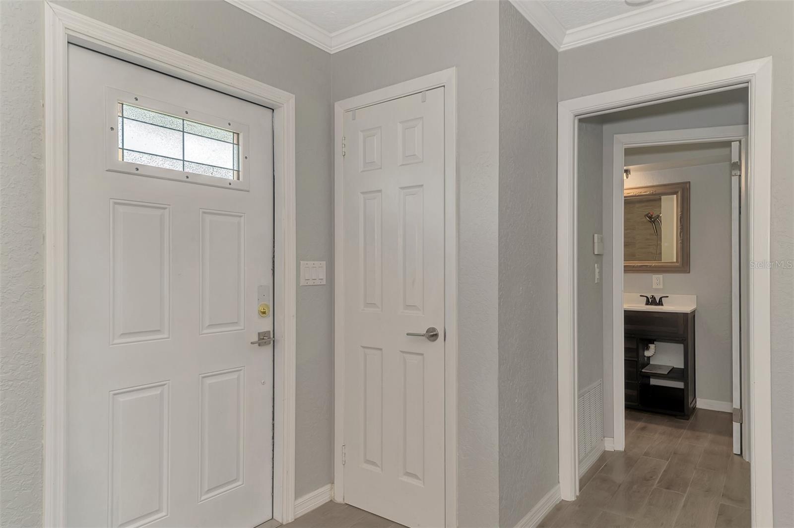 4240 SHAMROCK DR — photo 6