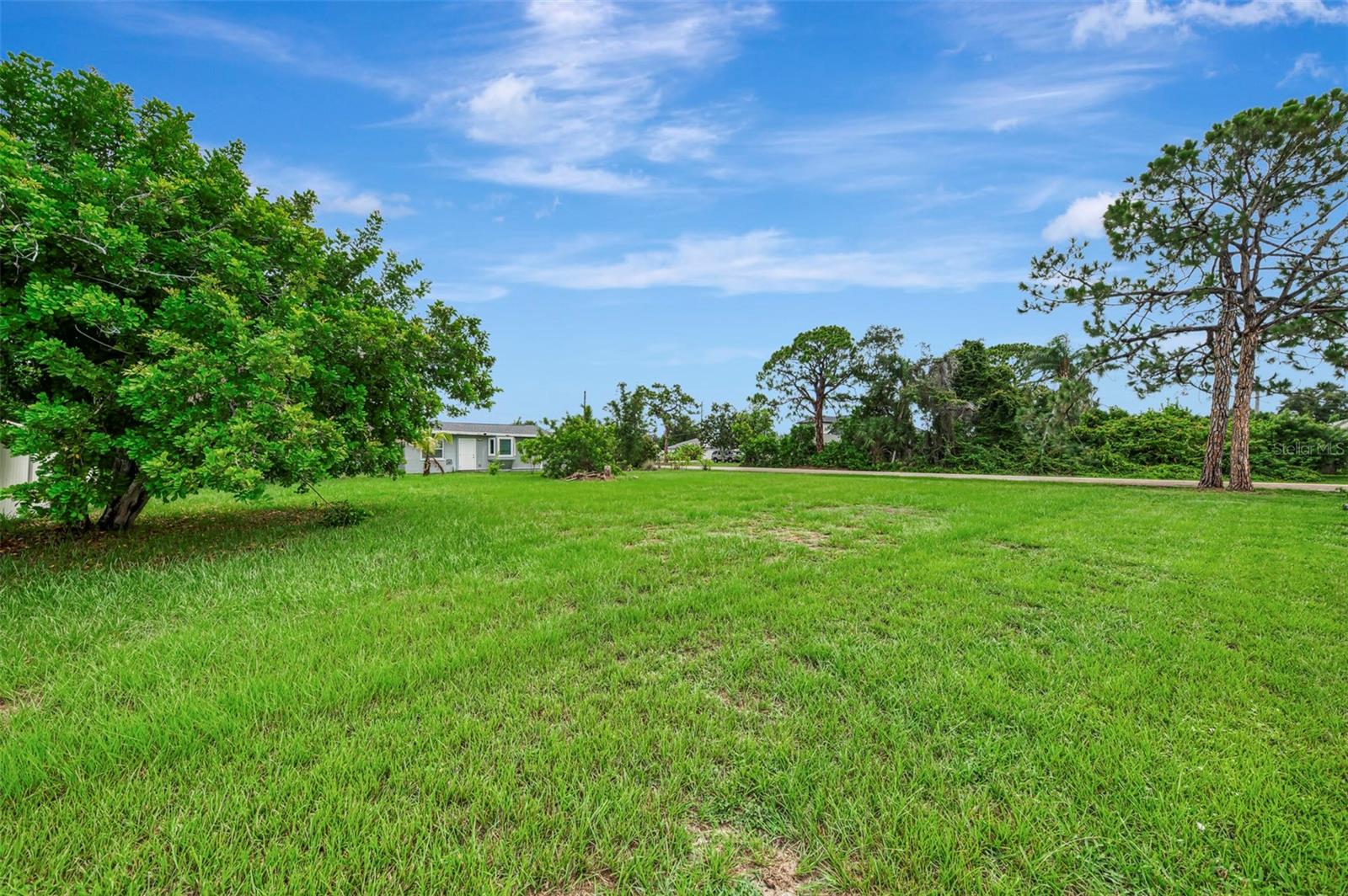 4240 SHAMROCK DR — photo 43