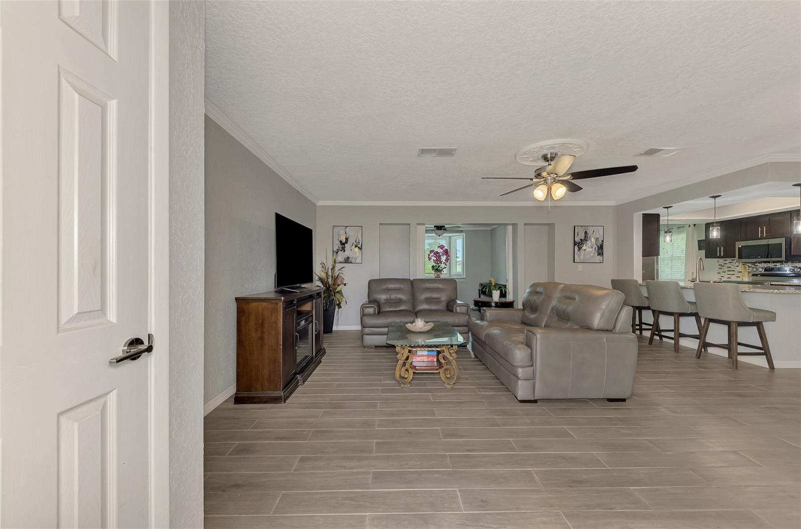 4240 SHAMROCK DR — photo 5