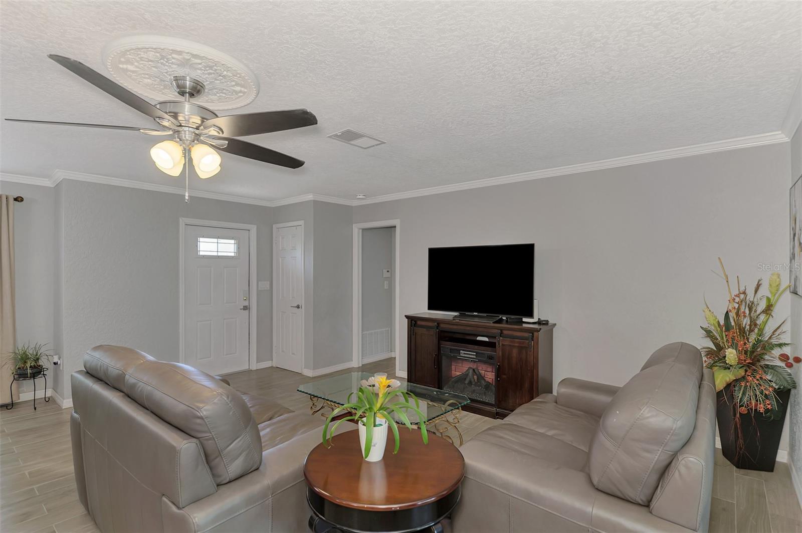 4240 SHAMROCK DR — photo 11