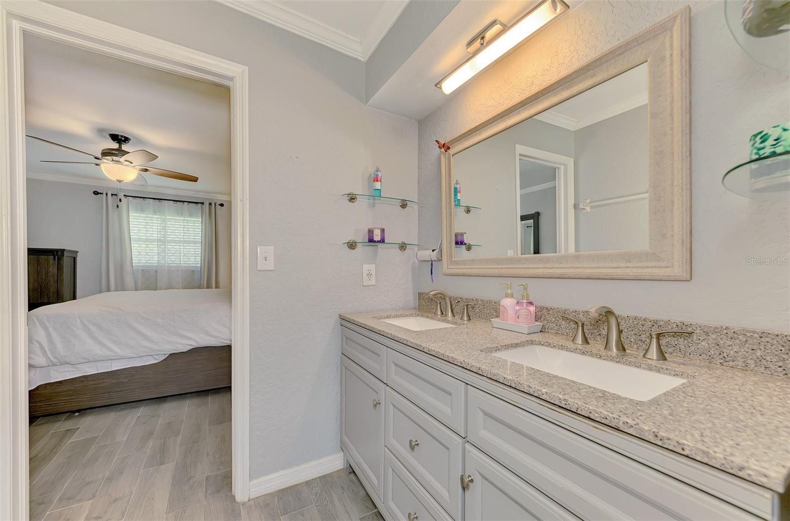 4240 SHAMROCK DR — photo 34