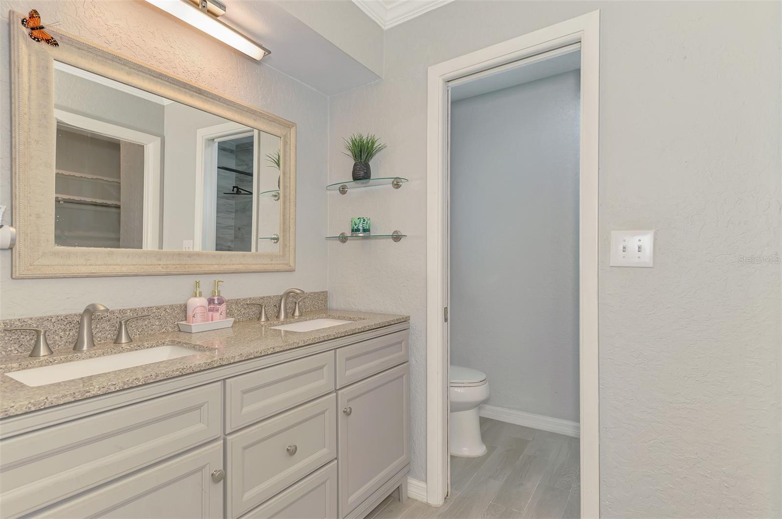 4240 SHAMROCK DR — photo 33