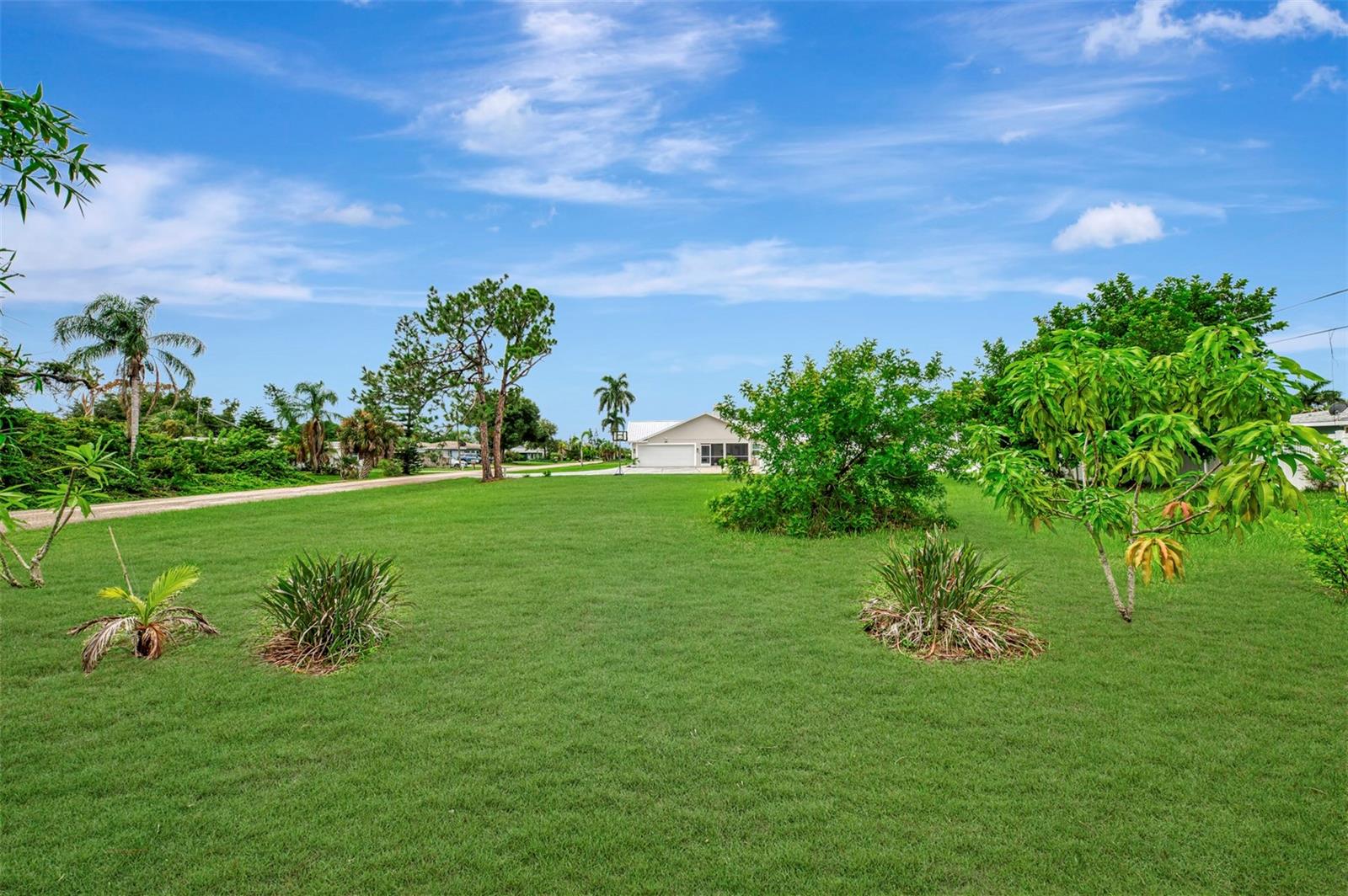 4240 SHAMROCK DR — photo 40
