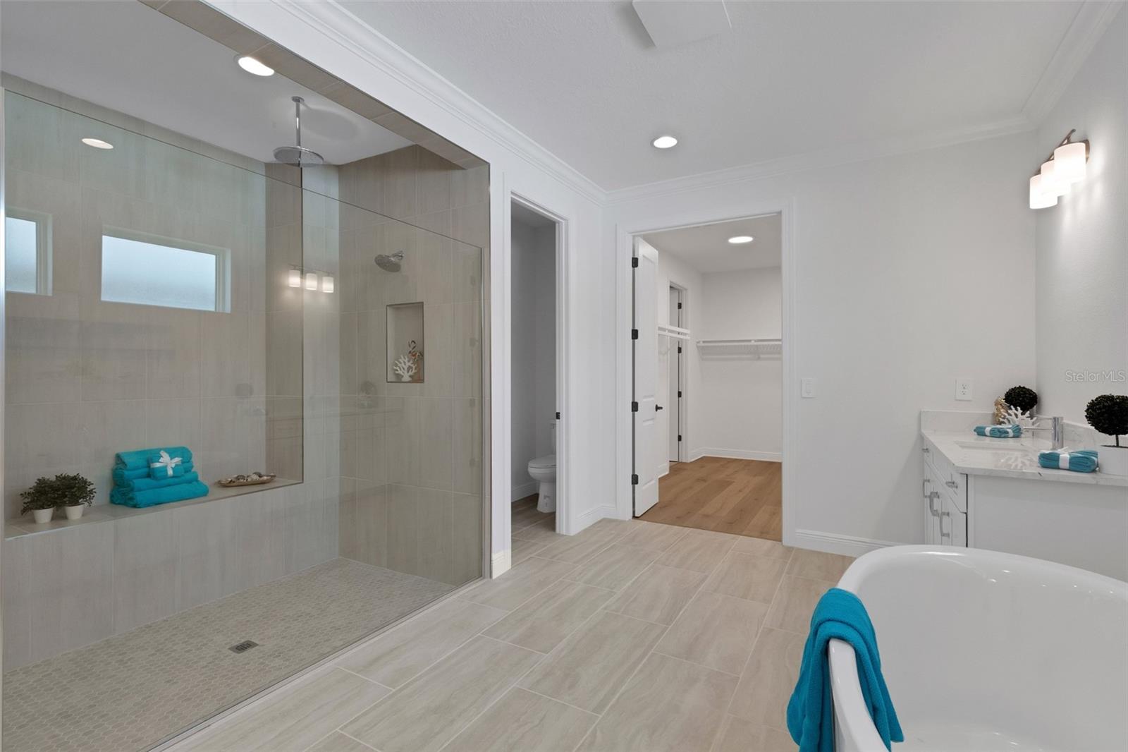 1669 LUGANO CIR — photo 38