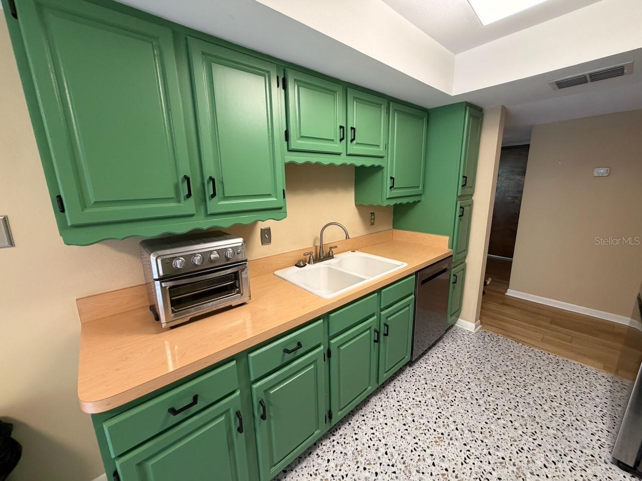 13604 S VILLAGE DR #314 — photo 8