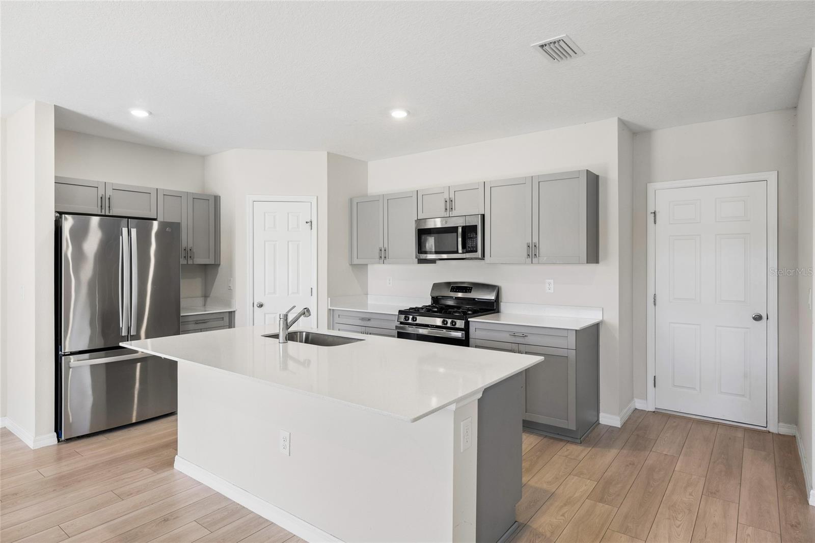 14886 SUMMER BRANCH DR — photo 5