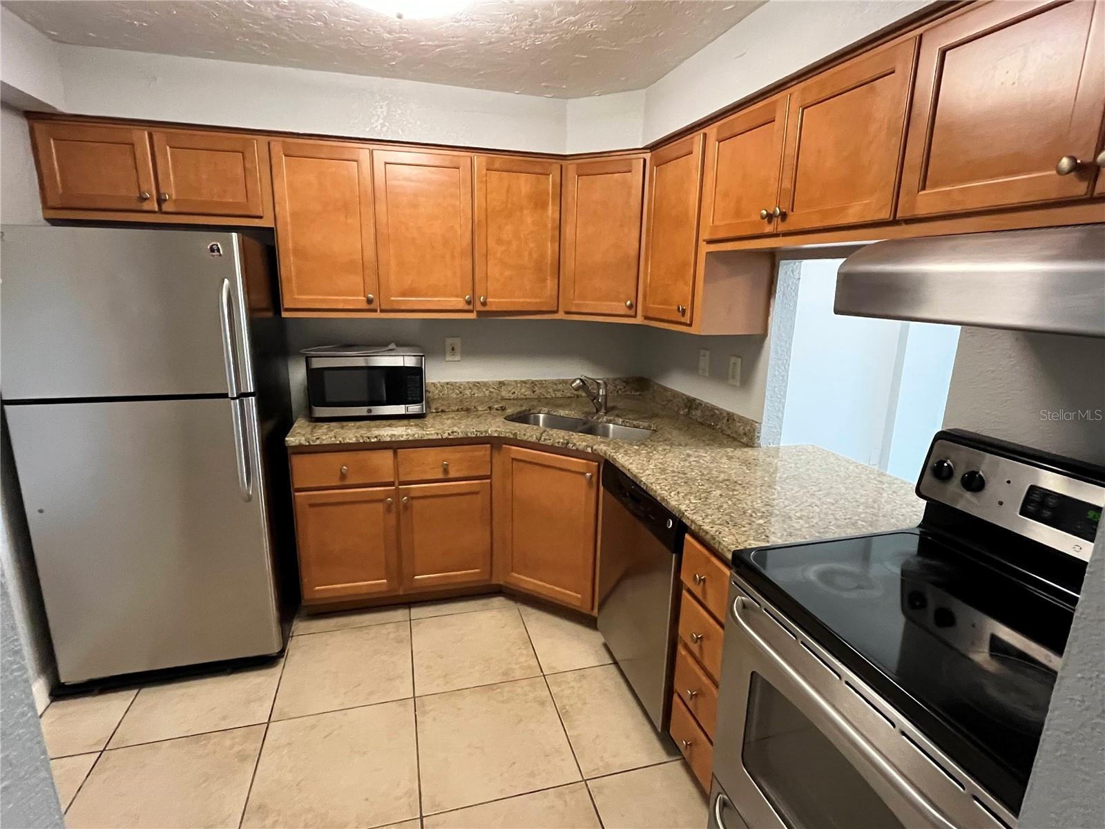2610 COCONUT BAY LN LN #733 — photo 3